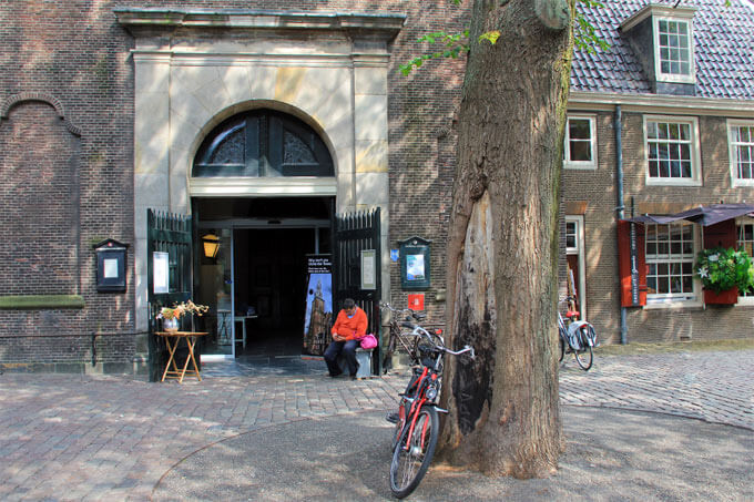 Oude Kerk: Der Eingang